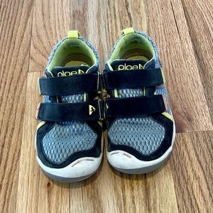 Plae Ty velcro sneakers, toddler size 10